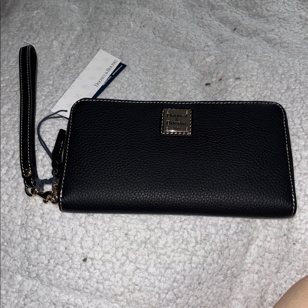Dooney & Bourke 🆕 black Italian Pebbled leather Large Zip-Around Wallet wristlet